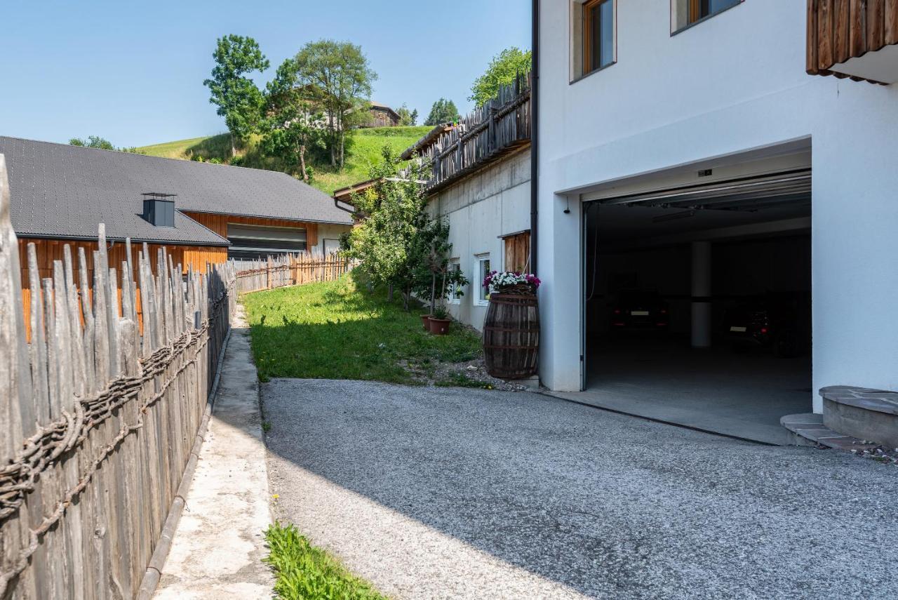 Schildberghof Panorama Apartment Сиуси Екстериор снимка